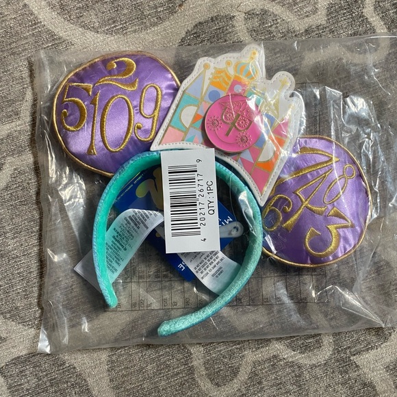 NWT it’s a small world ears - Picture 3 of 3